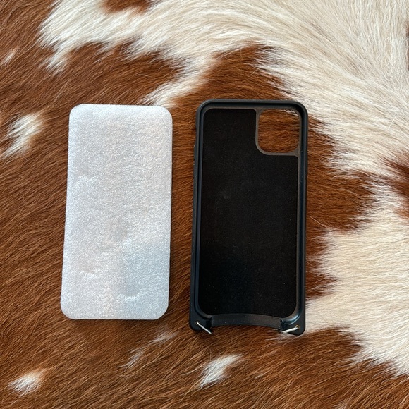 Bandolier IPhone 11 pro max case in pink/mauve BRAND NEW - Picture 4 of 6